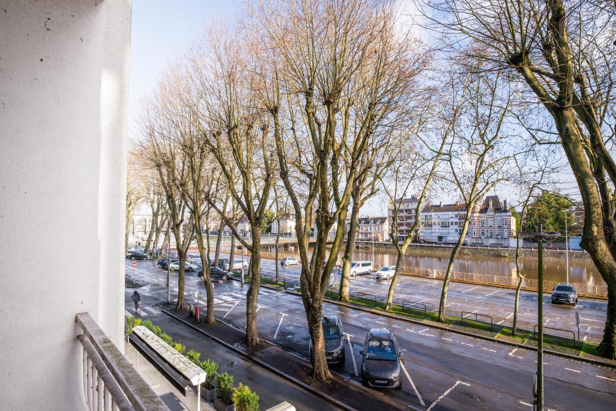 Apartamento Le Gambetta - T3 Standing Avec Parking, Wifi, Netflix Laval  Exterior foto